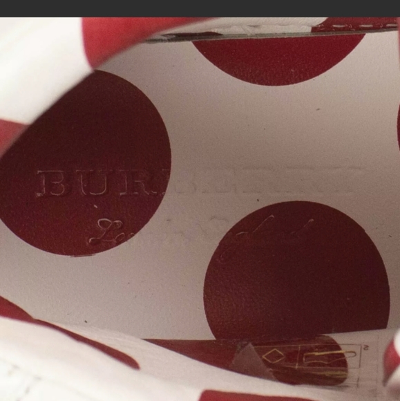 Burberry Regis Heart - Picture 10 of 12